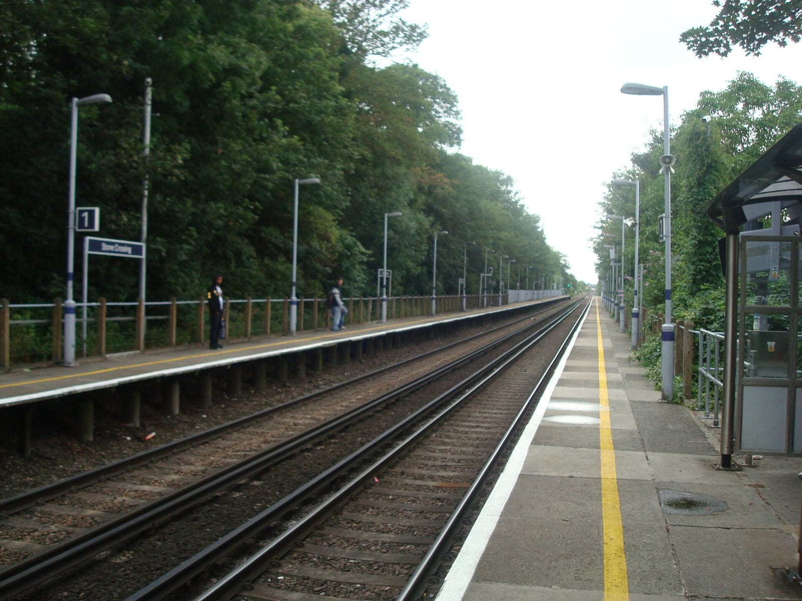 The platforms at Stone Crossing railway station, between Stone and Greenhithe.
